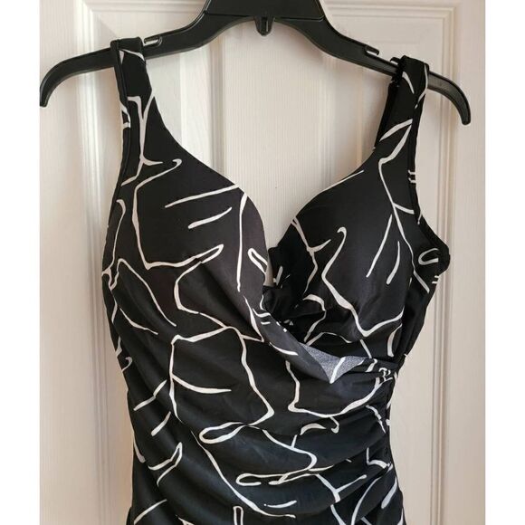 Miraclesuit One-Piece Swimsuit 14 - Picture 6 of 10